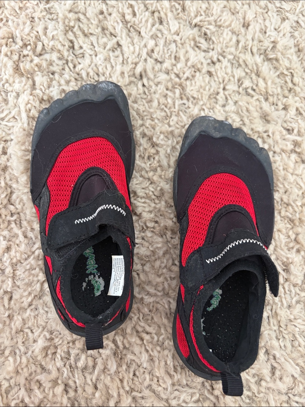 Newtz Water Shoes Black/Red - size 13/1